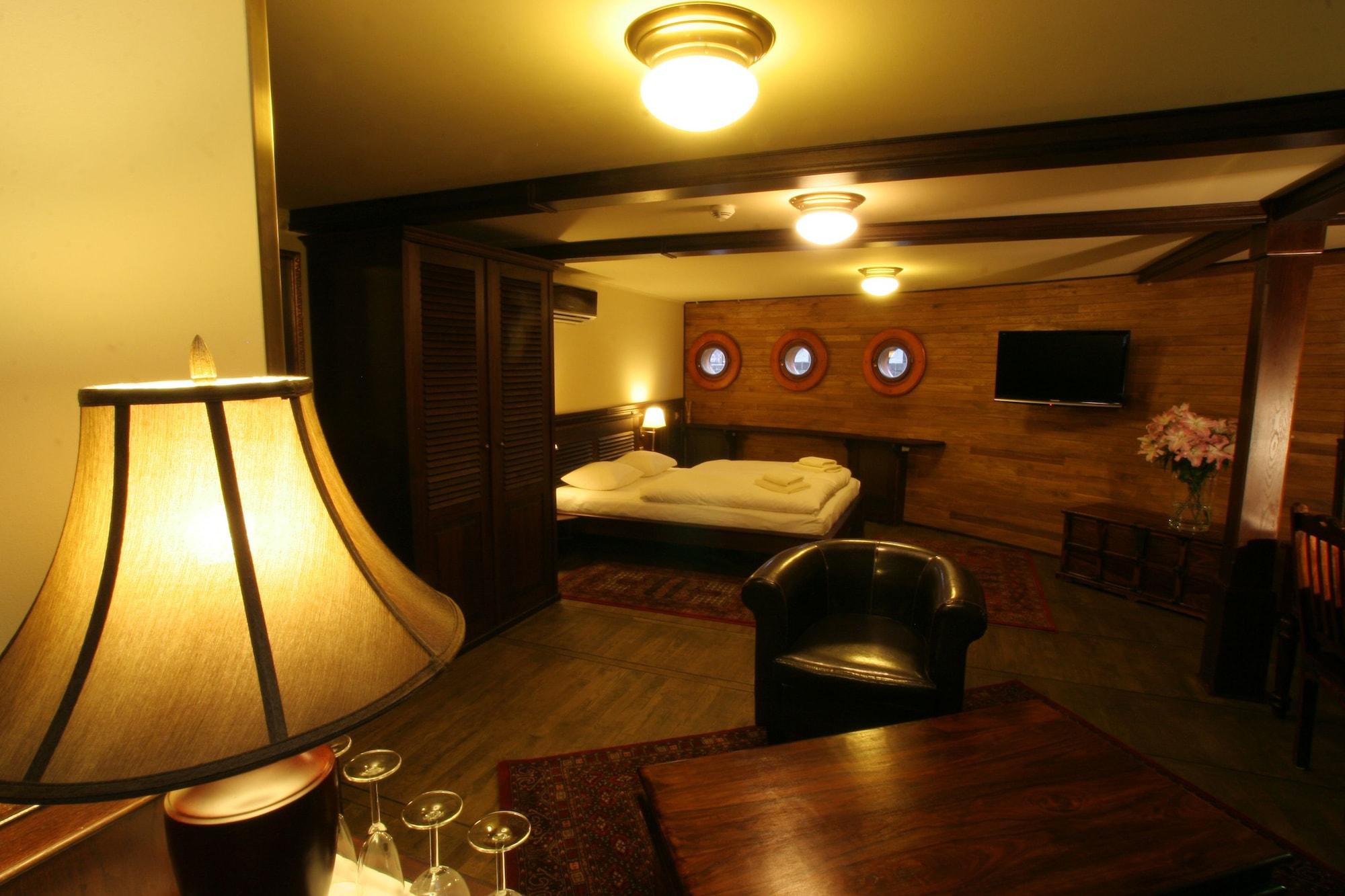 Boat Hotel Matylda Прага Экстерьер фото