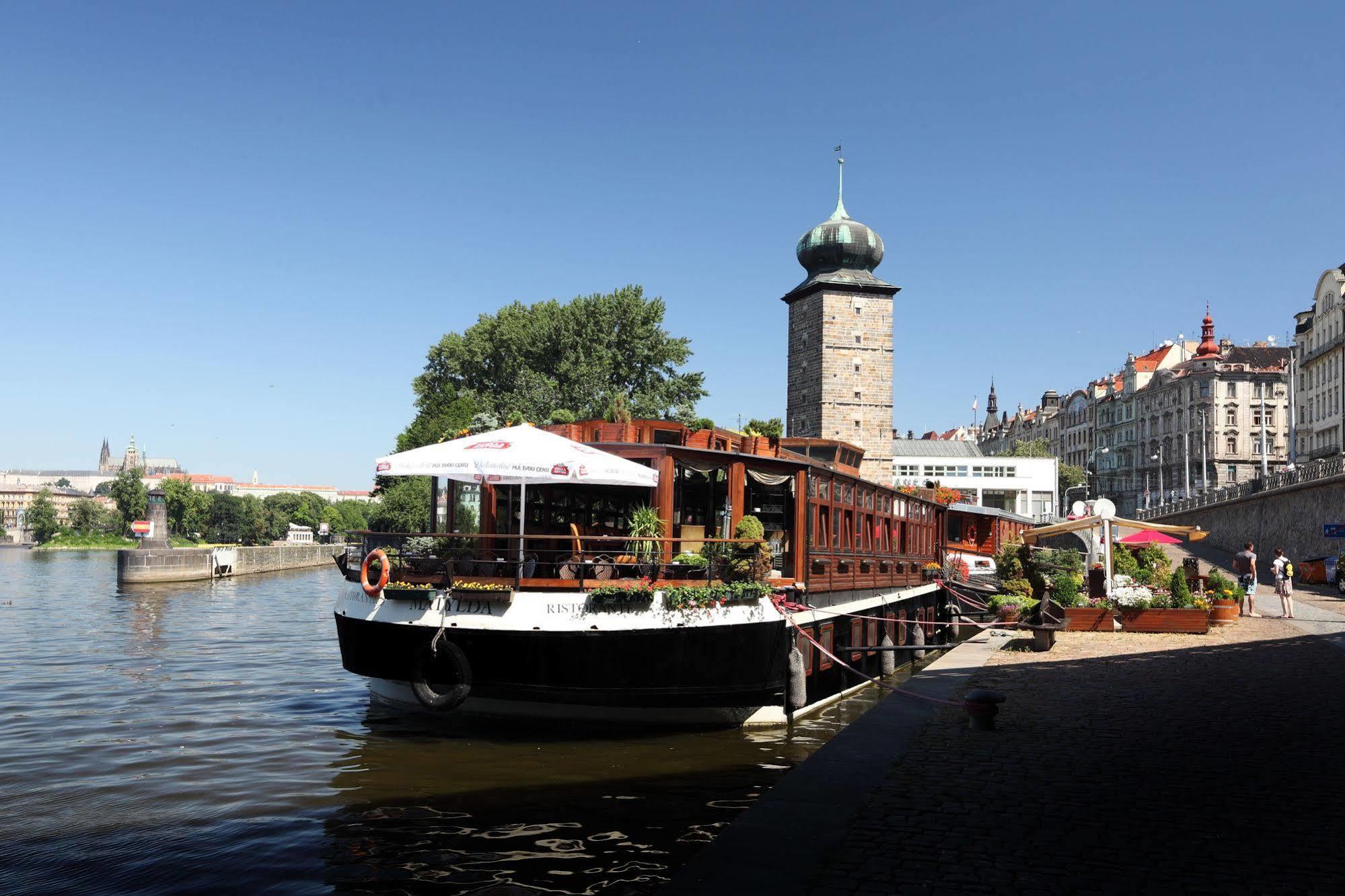 Boat Hotel Matylda Прага Экстерьер фото