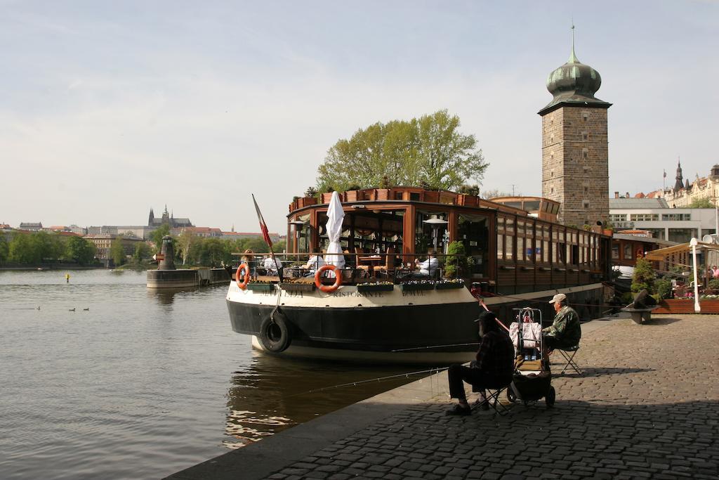 Boat Hotel Matylda Прага Экстерьер фото